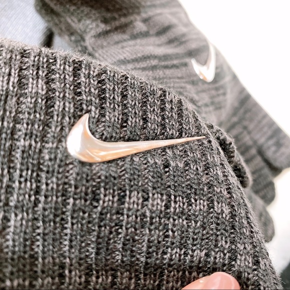 Kids' Nike Swoosh Pom Beanie Hat and Gloves Set - Picture 6 of 6